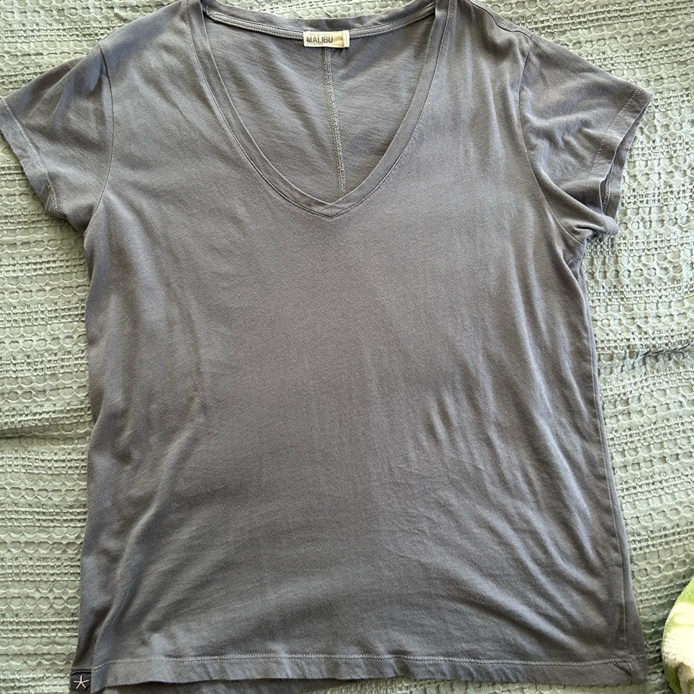 Barefoot Dreams Malibu collection V-Neck Tee